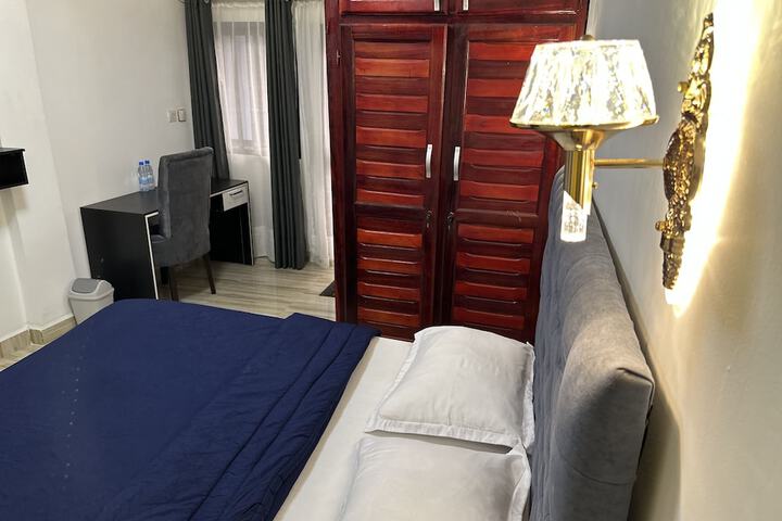 Room 15 of 34