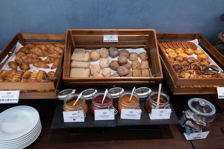 Breakfast/Coffee Service 70 of 100