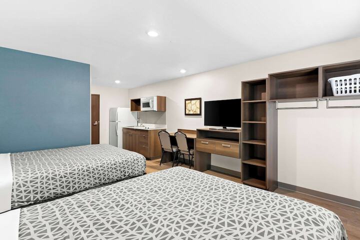 1 Queen Bed (6 of 32)