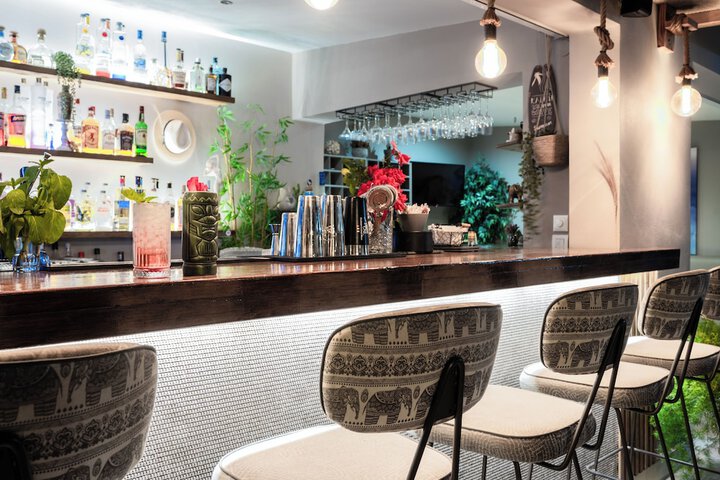 Lounge 100 of 138