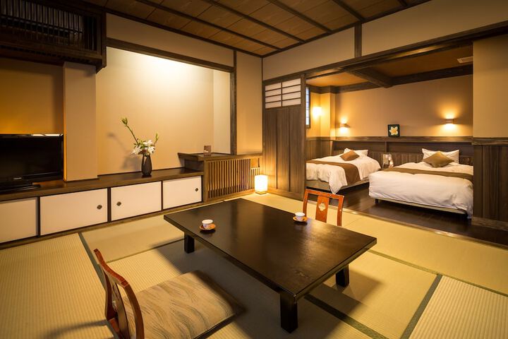 Room 6 of 42