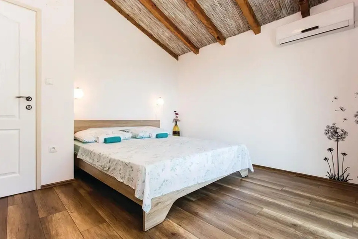 Amazing Home in Krk With Wifi and 2 Bedrooms