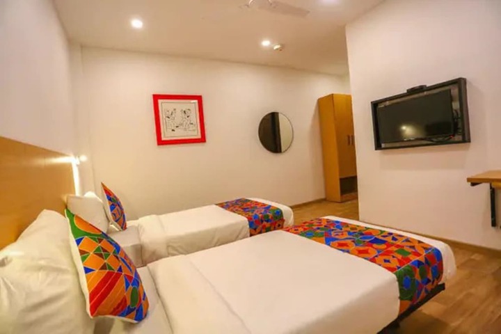 Room 12 of 20