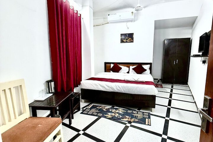 Room 13 of 24