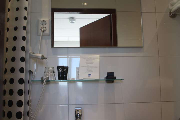Room 128 of 139