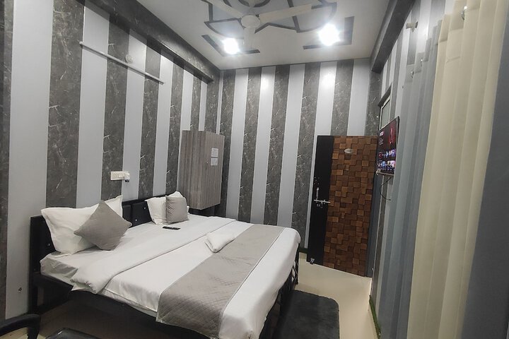 Room 9 of 17