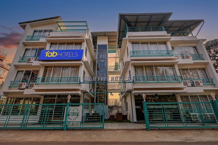 FabHotel High Five - Nr. Vagator Beach