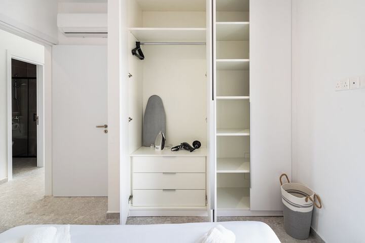 Room 2 of 116