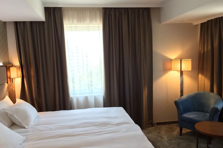 Room 14 of 93