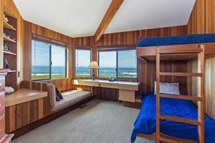 Room 12 of 25