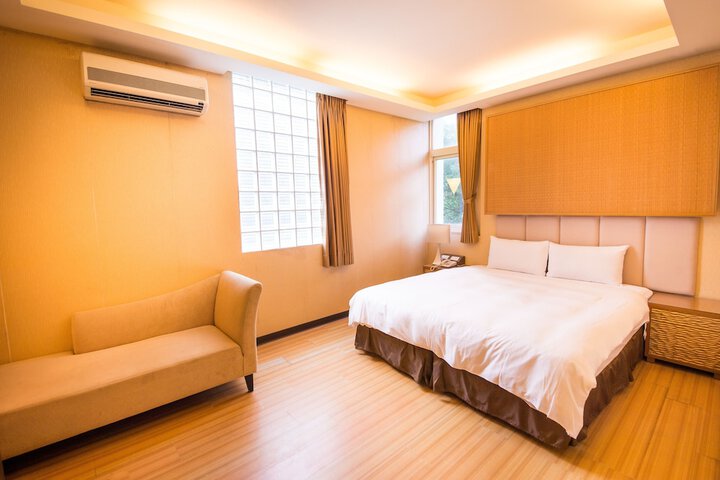 Room 7 of 27