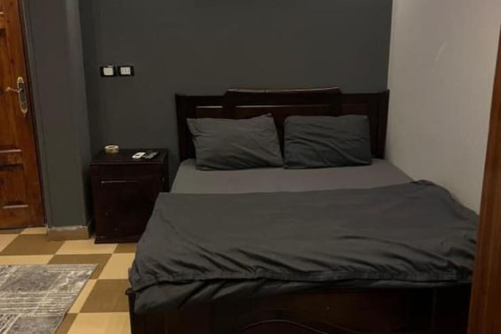 Room 14 of 33