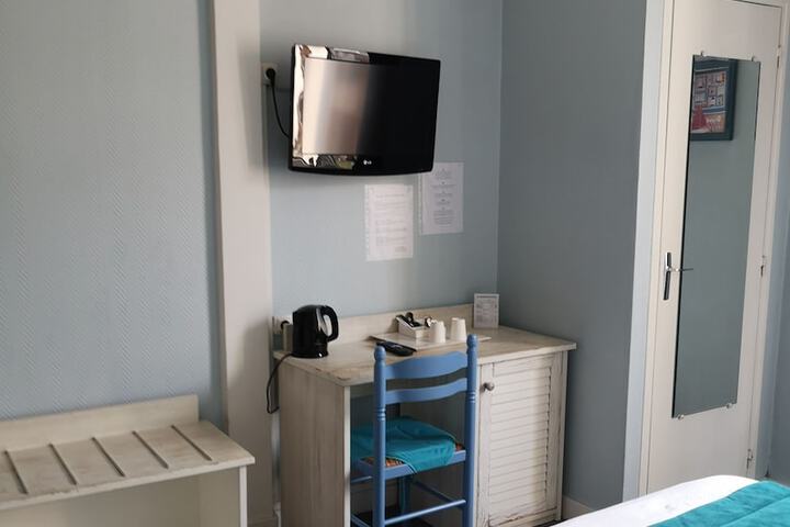 Room 10 of 29