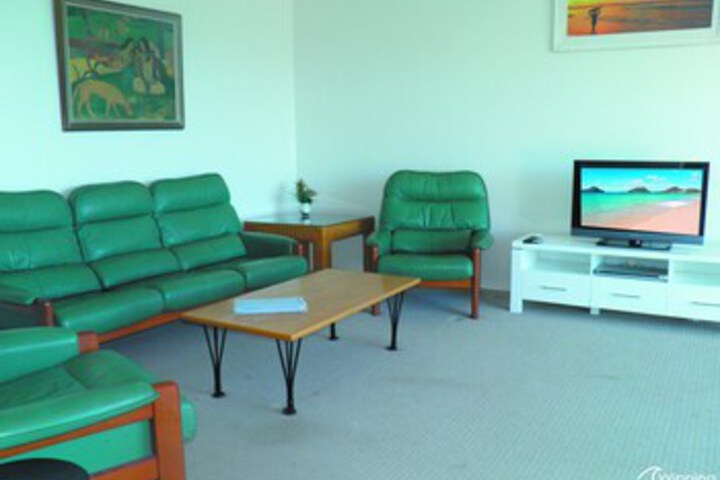 Room 6 of 13