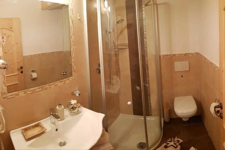 Room 6 of 47