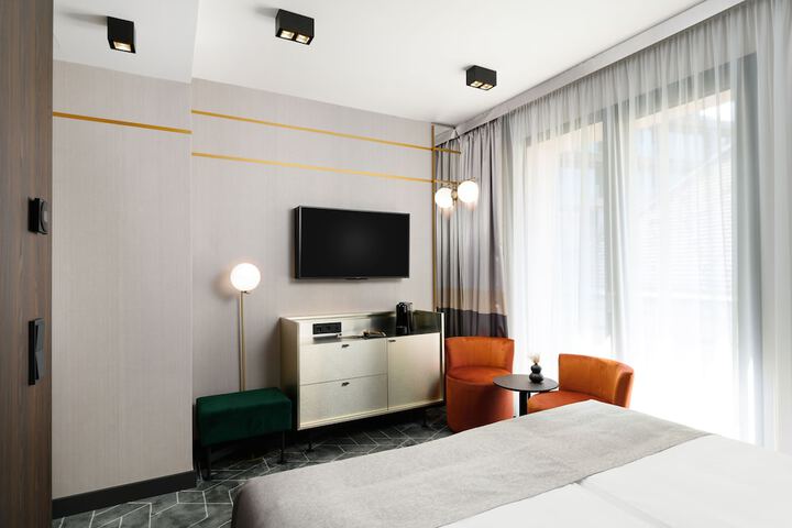 Room 9 of 46