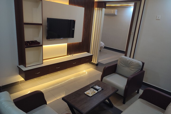Room 9 of 15