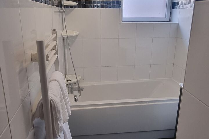 Room 3 of 6