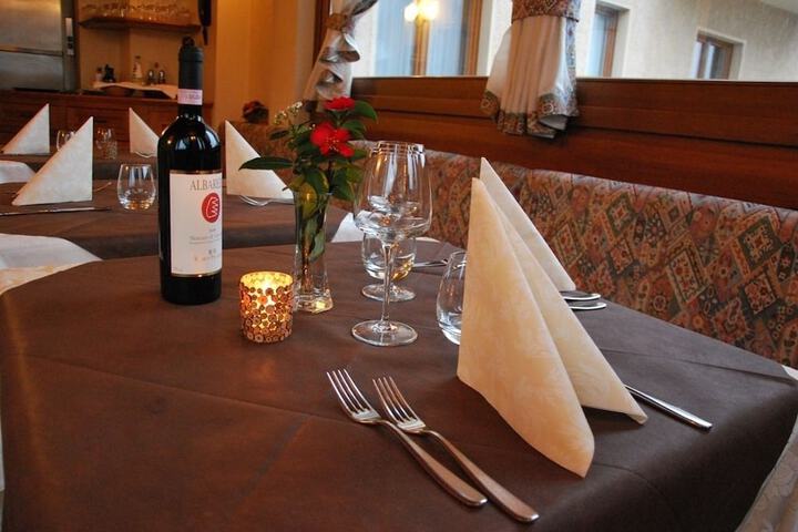 Dining 66 of 104