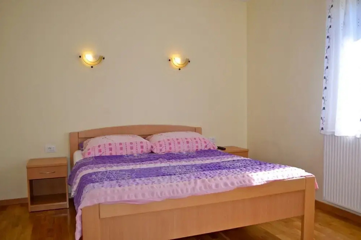 Room 3 of 16
