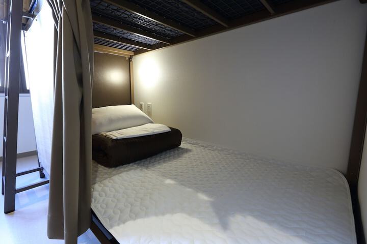 Room 30 of 64