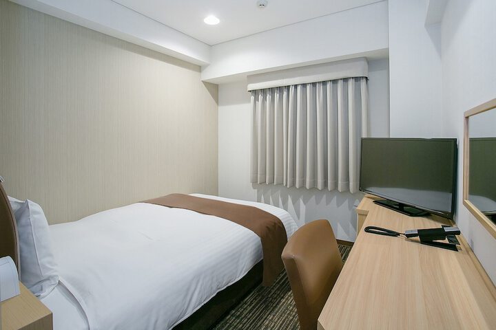 Room 8 of 64