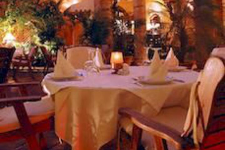 Dining 15 of 23