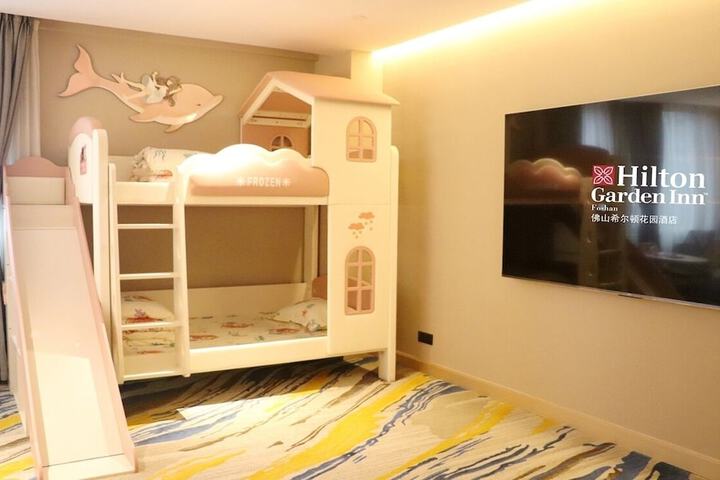 Room 5 of 86