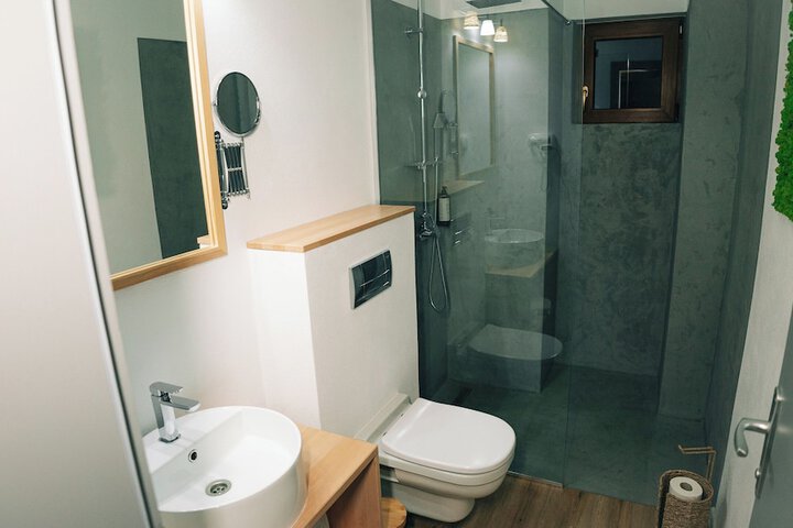 Room 121 of 184