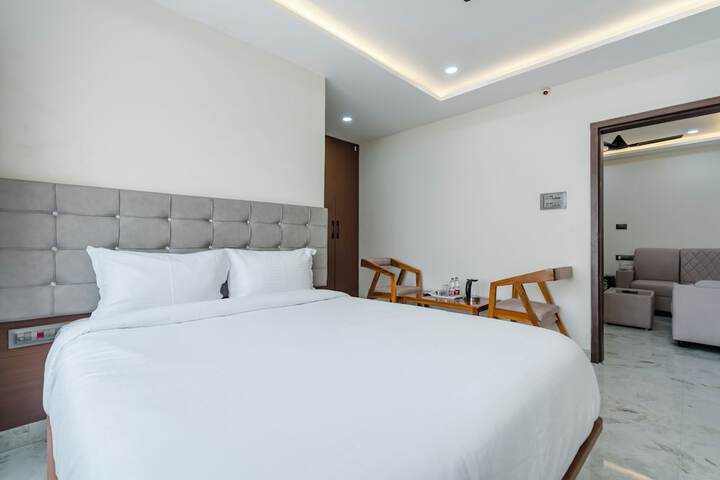 Room 6 of 32