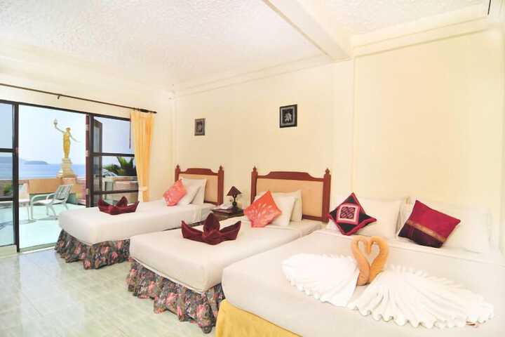 Room 9 of 75