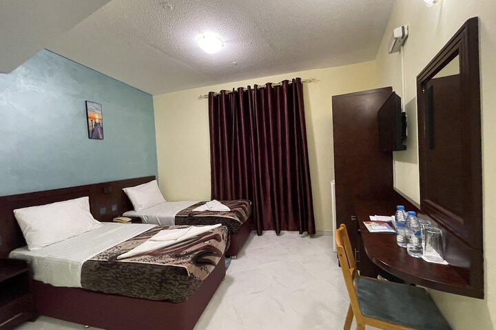 Room 18 of 103