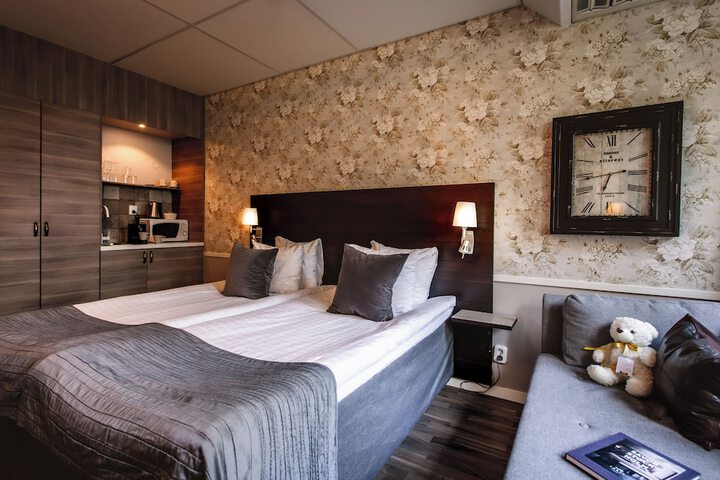 Room 42 of 94