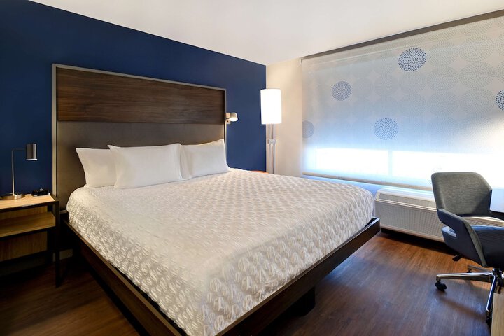 1 King Bed (14 of 18)