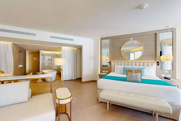 Room 32 of 271