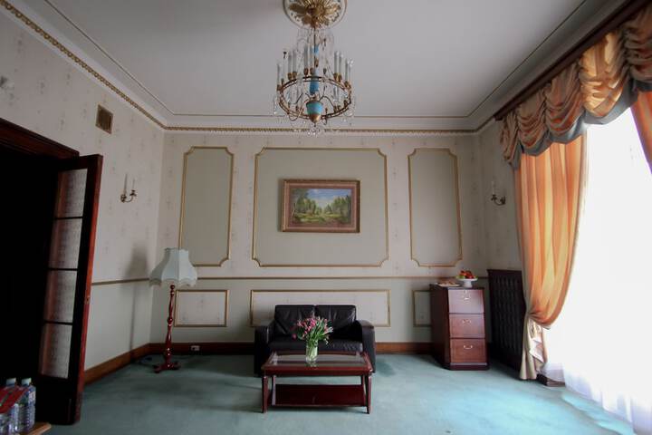 Room 23 of 136