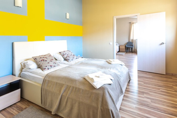 Room 12 of 28