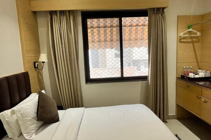 Room 65 of 136
