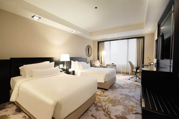 Room 8 of 95