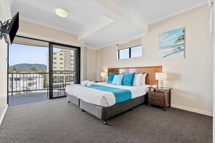 Room 3 of 90
