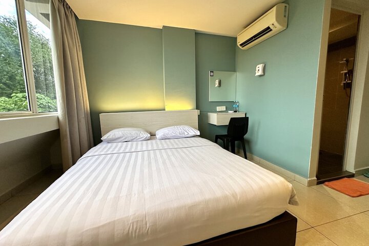 Room 6 of 33