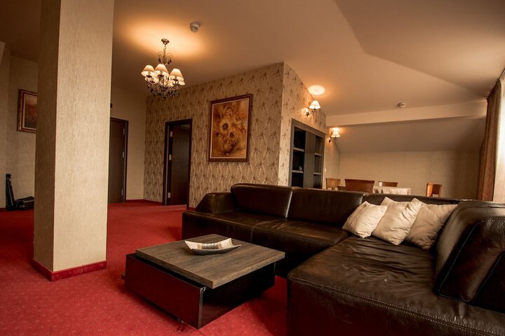 Room 12 of 50