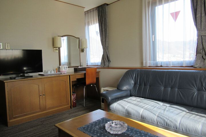 Room 6 of 64