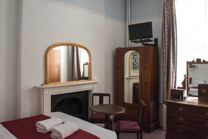Room 32 of 125