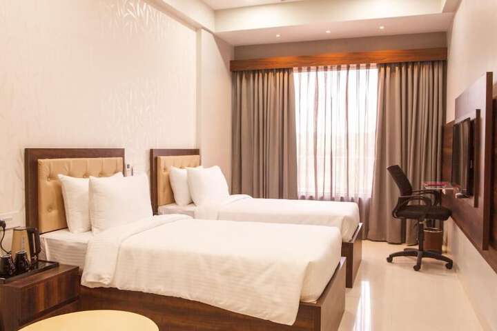 Room 4 of 18