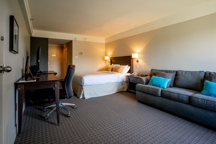 1 Queen Bed (15 of 19)