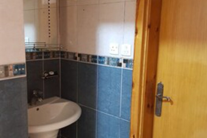 Room 4 of 33
