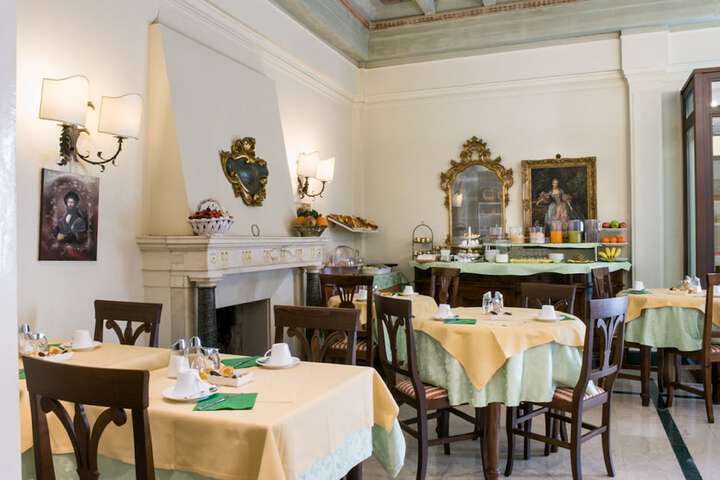 Breakfast area
