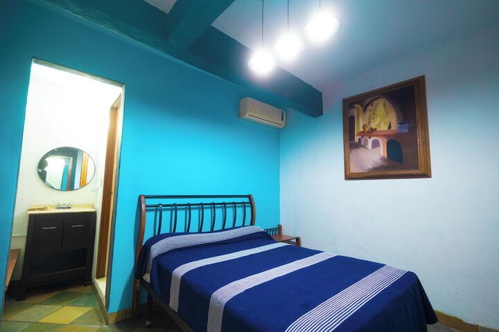 Room 25 of 82