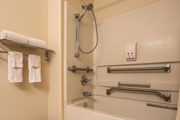 1 King Bed Mobility Accessible Communication Assistance Bathtub Continental Breakfast (10 of 19)